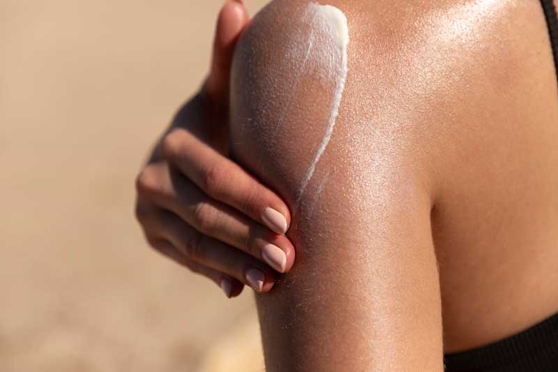 Opalona skóra z kremem przeciwsłonecznym